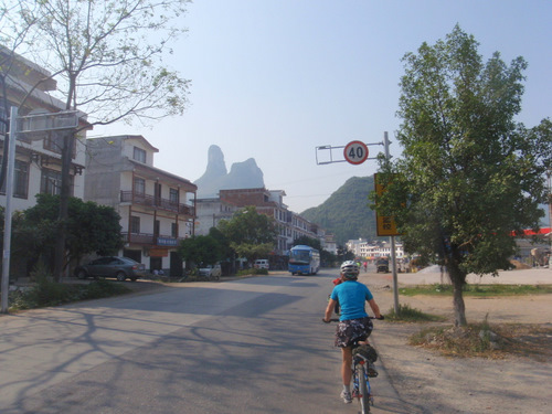 Entering the outskirts of Yangshou.